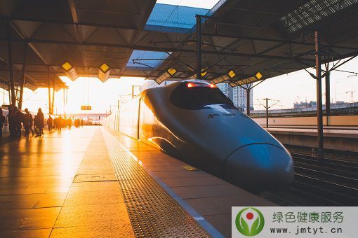 春运返程火车票迎抢票高峰